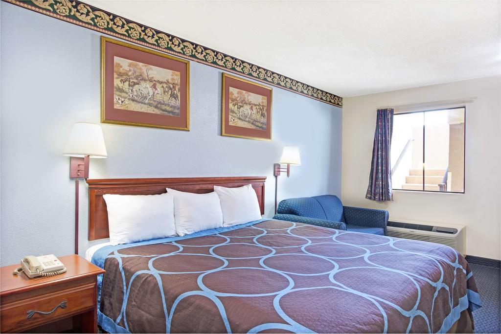 Super 8 By Wyndham Suwanee Ξενοδοχείο Εξωτερικό φωτογραφία